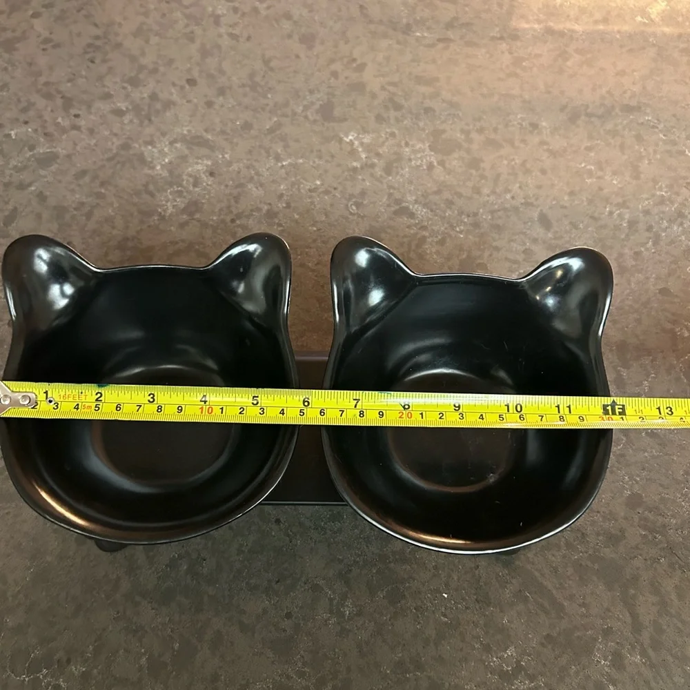 Cat head shaped off the floor bowls for cats (or 🐶 dog!) & NWTs 16”x12” pet mat.